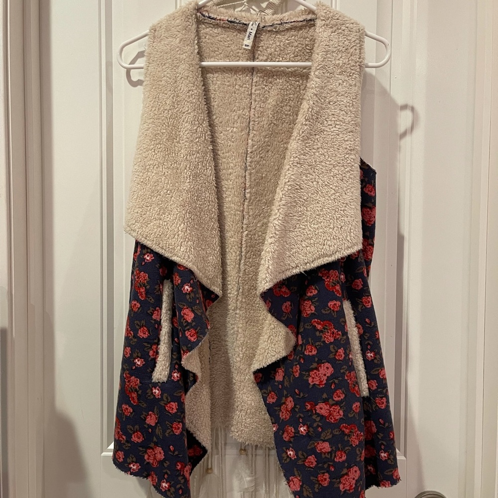 No sleeved rose cardigan